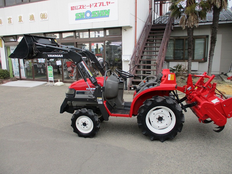【中古トラクター】　ローダー付き