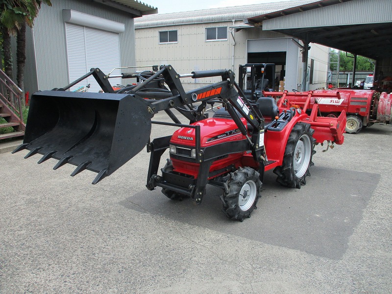 【中古】トラクター・ローダー付き