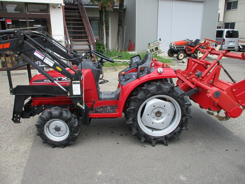 【中古】トラクター・ローダー付き