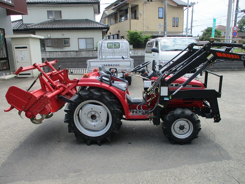 【中古】トラクター・ローダー付き