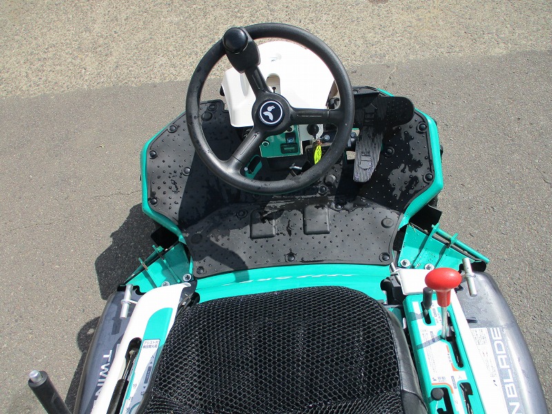 中古乗用草刈機（実演機）