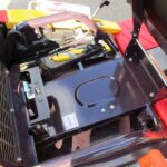 乗用草刈機　（実演機）