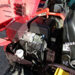 乗用草刈機　（実演機）