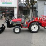 中古トラクターローダー付き