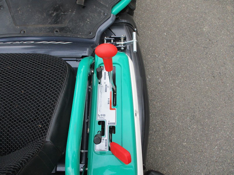 中古乗用草刈機　　実演機