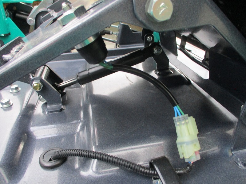 中古乗用草刈機　　実演機