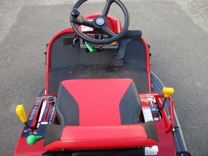 中古乗用草刈機　実演機