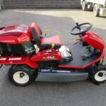 中古乗用草刈機　実演機