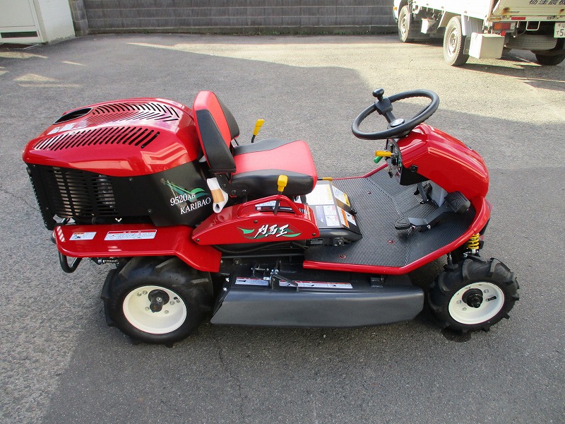 中古乗用草刈機　実演機