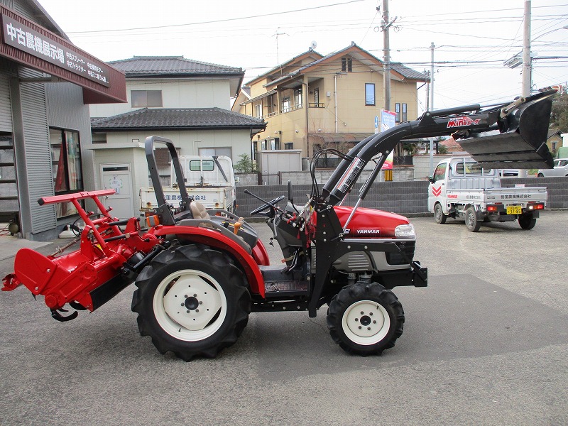中古トラクター・ローダー付き