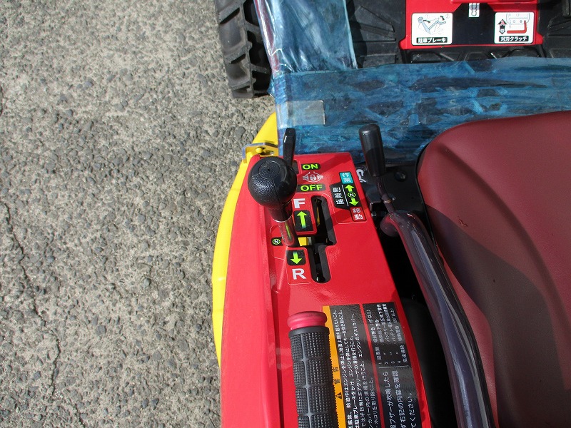 中古乗用草刈機  (実演機）