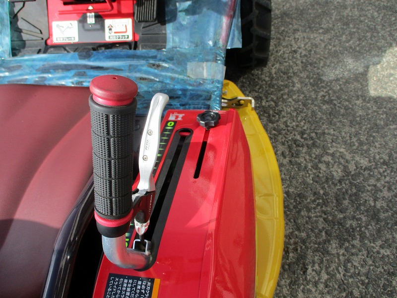 中古乗用草刈機  (実演機）