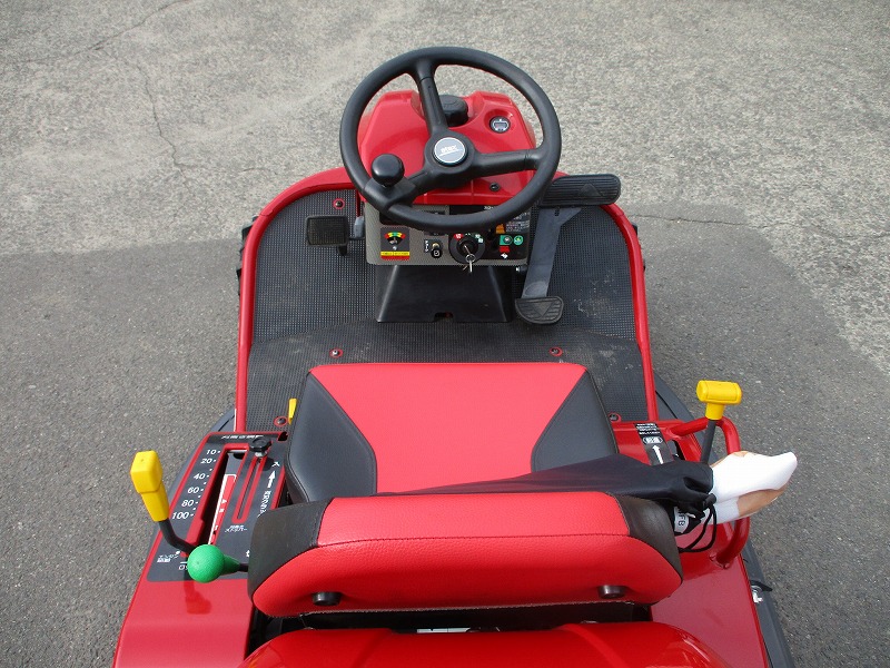 中古乗用草刈機  (実演機）