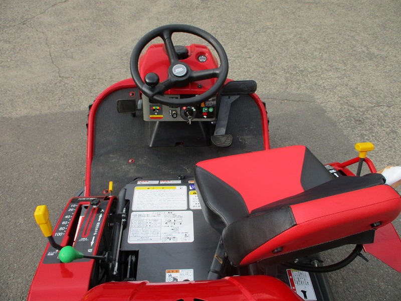 中古乗用草刈機  (実演機）